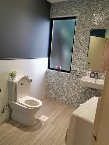 Rare. Single title with 5 units, 25 rooms Apt with facilities for Sale, St Thomas, River Valley, Orchard, 10+ Bedrooms, 12,500 sqft, Good Class Bungalow For Sale, by Joyce Sim, 500226298 - Bathroom - PropertyGuru.com.sg