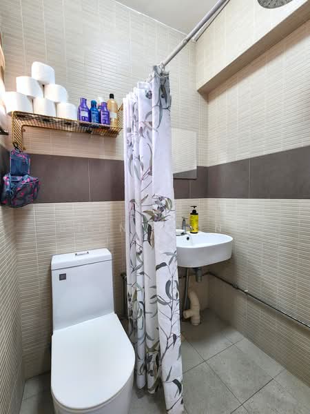 710 Clementi West Street 2, 710 Clementi West Street 2, 4 Bedrooms, 1,615 sqft, HDB Flat For Sale, by Shon Foong, 500226301 - Bathroom - PropertyGuru.com.sg