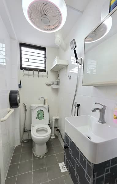 415 Pandan Gardens, 415 Pandan Gardens, 2 Bedrooms, 797 sqft, HDB Flat For Sale, by Joshua Png, 500226316 - Bathroom - PropertyGuru.com.sg