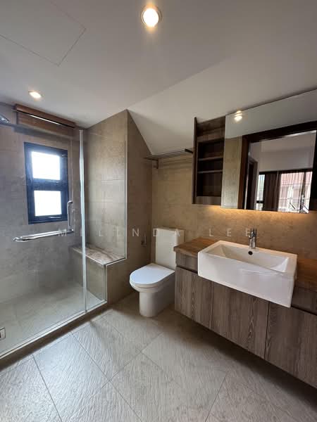 Eleven @ Holland, 11 Holland Link, 5 Bedrooms, 3,714 sqft, Cluster House For Sale, by Melinda Lee, 500226364 - Bathroom - PropertyGuru.com.sg