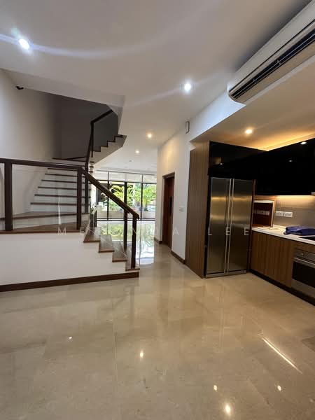 Eleven @ Holland, 11 Holland Link, 5 Bedrooms, 3,714 sqft, Cluster House For Sale, by Melinda Lee, 500226364 - Kitchen - PropertyGuru.com.sg