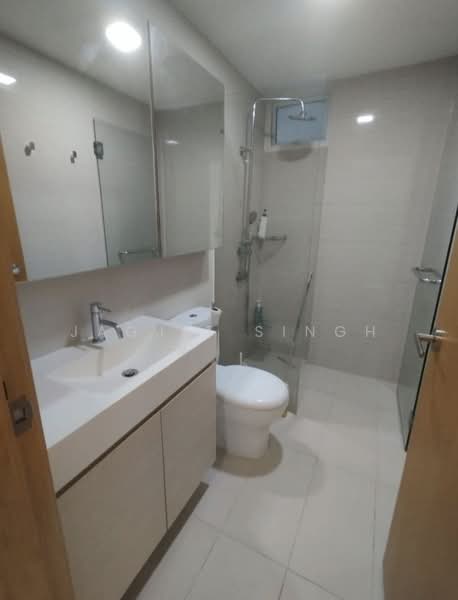 The Tampines Trilliant, 29 Tampines Central 7, 2 Bedrooms, 872 sqft, Executive Condominium For Rent, by JAGJIT SINGH, 500226384 - Bathroom - PropertyGuru.com.sg