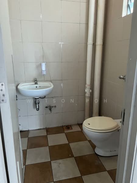 TG Building, 222 Tagore Lane, 1,884 sqft, Light Industrial (B1) For Rent, by Watson Poh, 500226433 - Bathroom - CommercialGuru.com.sg