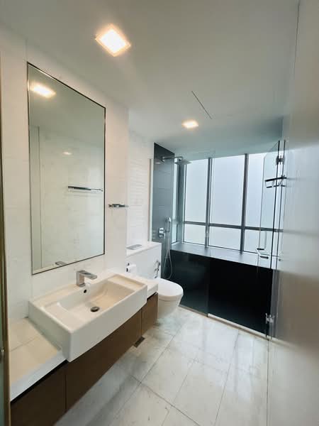 One Tree Hill Residence, 1A One Tree Hill, 5 Bedrooms, 2,454 sqft, Condominium For Rent, by Tziee Tan, 500226446 - Master Bathroom - PropertyGuru.com.sg