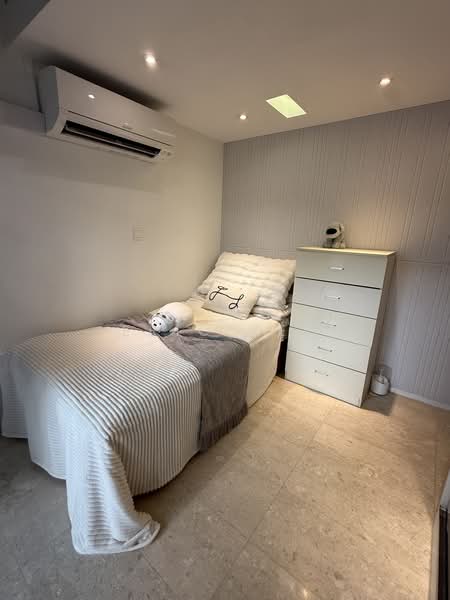 Fyve Derbyshire, 5 Derbyshire Road, Room Rental, 300 sqft, Condominium For Rent, by Eric Yeo, 500226451 - Bedroom - PropertyGuru.com.sg