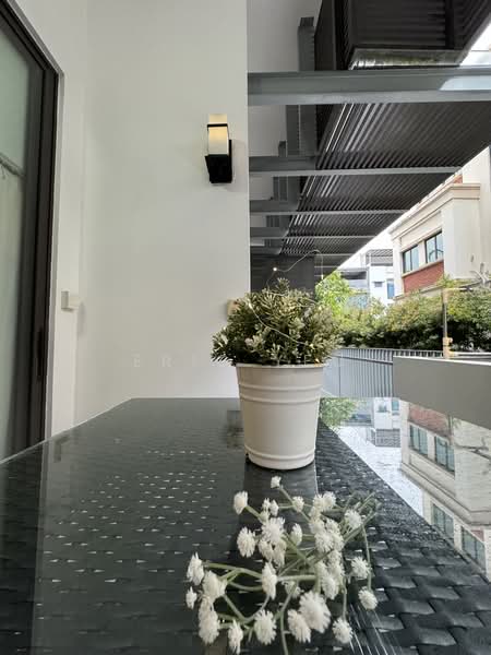 Fyve Derbyshire, 5 Derbyshire Road, Room Rental, 300 sqft, Condominium For Rent, by Eric Yeo, 500226451 - Balcony - PropertyGuru.com.sg