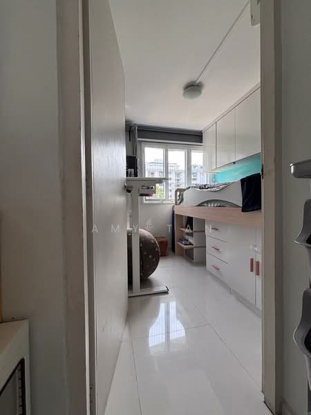 33 Marine Crescent, 33 Marine Crescent, 2 Bedrooms, 818 sqft, HDB Flat For Sale, by Amy Tan, 500226460 - Bedroom - PropertyGuru.com.sg