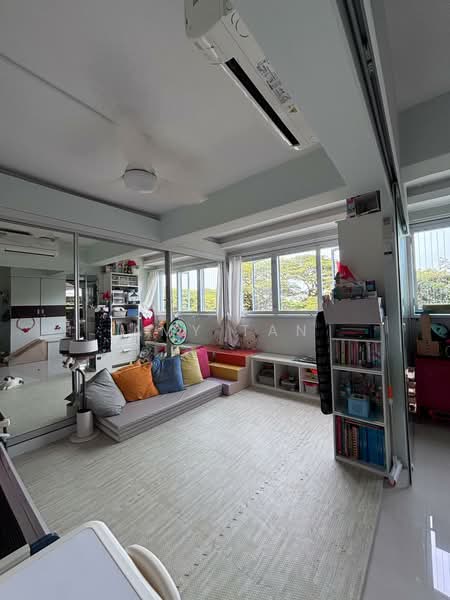 33 Marine Crescent, 33 Marine Crescent, 2 Bedrooms, 818 sqft, HDB Flat For Sale, by Amy Tan, 500226460 - Living Room - PropertyGuru.com.sg