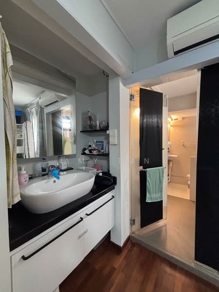 33 Marine Crescent, 33 Marine Crescent, 2 Bedrooms, 818 sqft, HDB Flat For Sale, by Amy Tan, 500226460 - Bathroom - PropertyGuru.com.sg