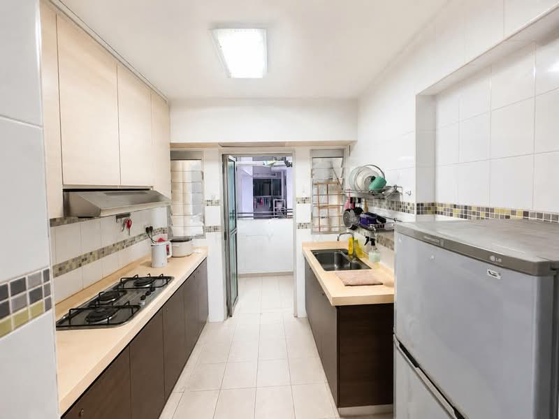 458 Yishun Avenue 11, 458 Yishun Avenue 11, 2 Bedrooms, 1,001 sqft, HDB Flat For Rent, by Larry Mah, 500226465 - Kitchen - PropertyGuru.com.sg