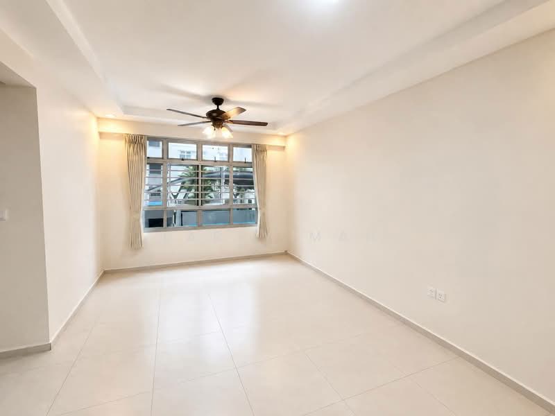 458 Yishun Avenue 11, 458 Yishun Avenue 11, 2 Bedrooms, 1,001 sqft, HDB Flat For Rent, by Larry Mah, 500226465 - Living Room - PropertyGuru.com.sg