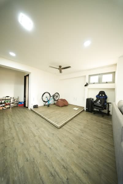 718 Pasir Ris Street 72, 718 Pasir Ris Street 72, 3 Bedrooms, 1,194 sqft, HDB Flat For Sale, by Nigel Neo, 500226489 - Living Room - PropertyGuru.com.sg