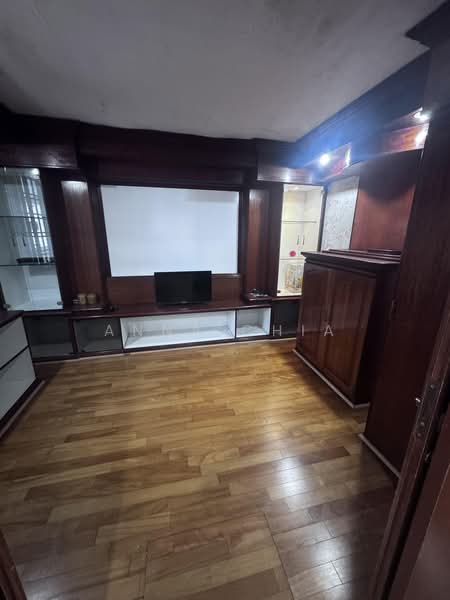 13 Holland Drive, 13 Holland Drive, 2 Bedrooms, 700 sqft, HDB Flat For Sale, by Anna Chia, 500226503 - Living Room - PropertyGuru.com.sg