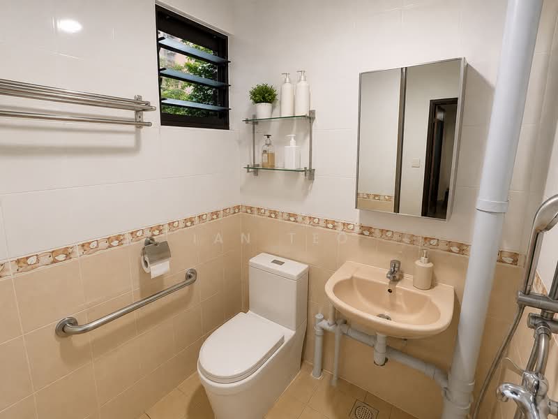 607 Ang Mo Kio Avenue 4, 607 Ang Mo Kio Avenue 4, 2 Bedrooms, 721 sqft, HDB Flat For Sale, by Ian Teo, 500226521 - Bathroom - PropertyGuru.com.sg