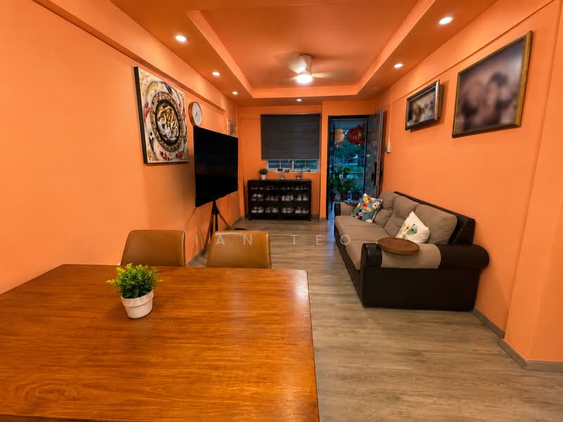 607 Ang Mo Kio Avenue 4, 607 Ang Mo Kio Avenue 4, 2 Bedrooms, 721 sqft, HDB Flat For Sale, by Ian Teo, 500226521 - Living Room - PropertyGuru.com.sg
