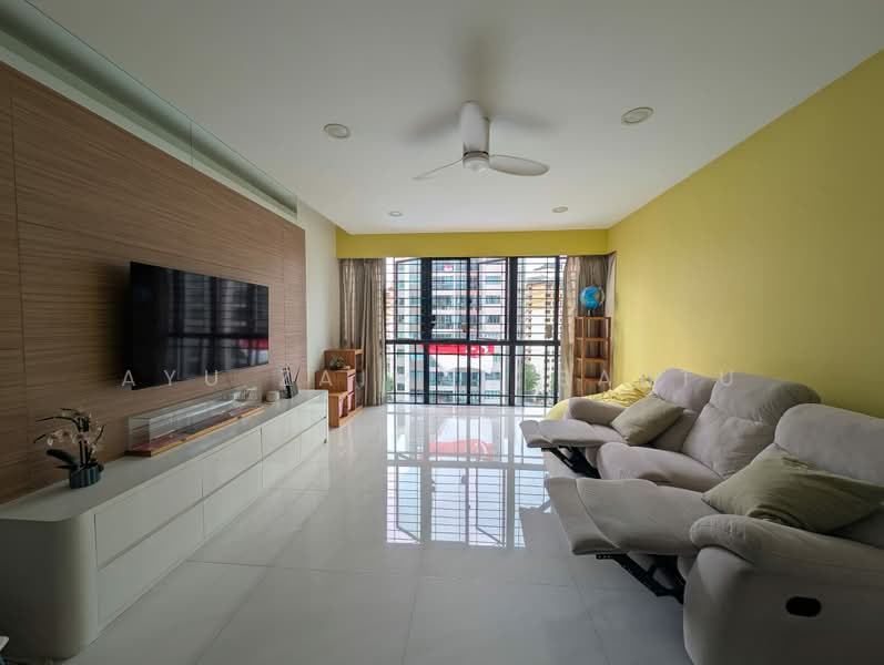 Pinevale, 4 Tampines Street 73, 3 Bedrooms, 1,292 sqft, Condominium For Sale, by Ayu Zaimah Sabtu, 500226522 - Living Room - PropertyGuru.com.sg