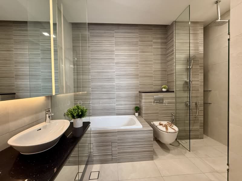 Kallang Riverside, 51 Kampong Bugis, 4 Bedrooms, 3,154 sqft, Condominium For Sale, by Jolene Fun, 500226550 - Master Bathroom - PropertyGuru.com.sg