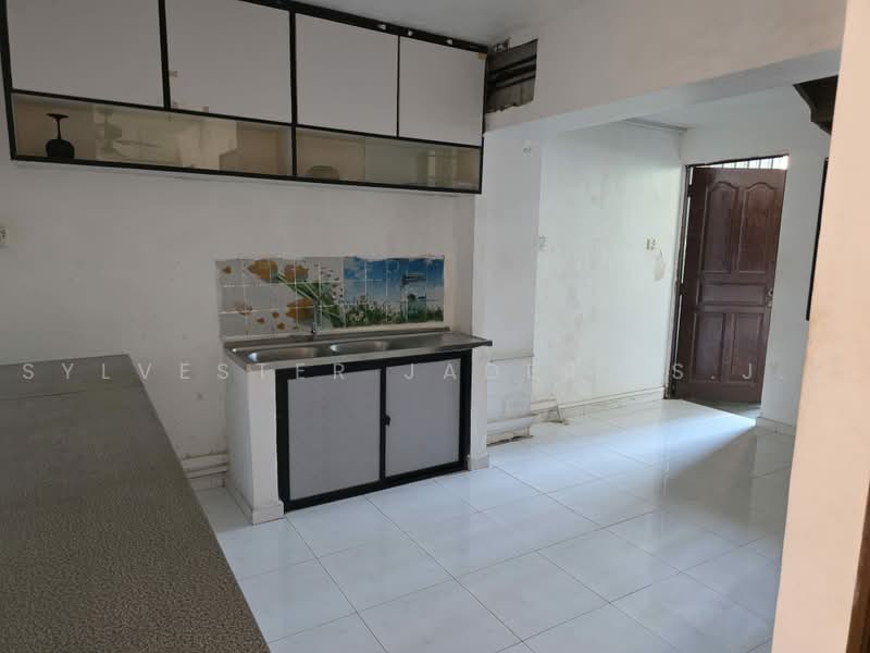 Teacher's Housing Estate, 45 Munshi Abdullah Avenue, 4 Bedrooms, 2,500 sqft, Terraced House For Sale, by Sylvester Jader (S.J.), 500226554 - Kitchen - PropertyGuru.com.sg