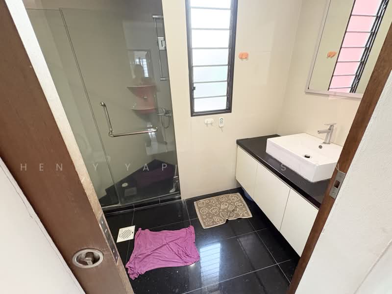 Far Horizon Gardens, 1 Ang Mo Kio Avenue 9, 4 Bedrooms, 1,948 sqft, Condominium For Rent, by Henry Yap Yuen Siong, 500226555 - Bathroom - PropertyGuru.com.sg