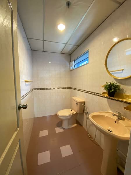 Crystal Time Building, 16 Tannery Lane, 2,625 sqft, Light Industrial (B1) For Rent, by Irene Peh, 500226573 - Bathroom - CommercialGuru.com.sg