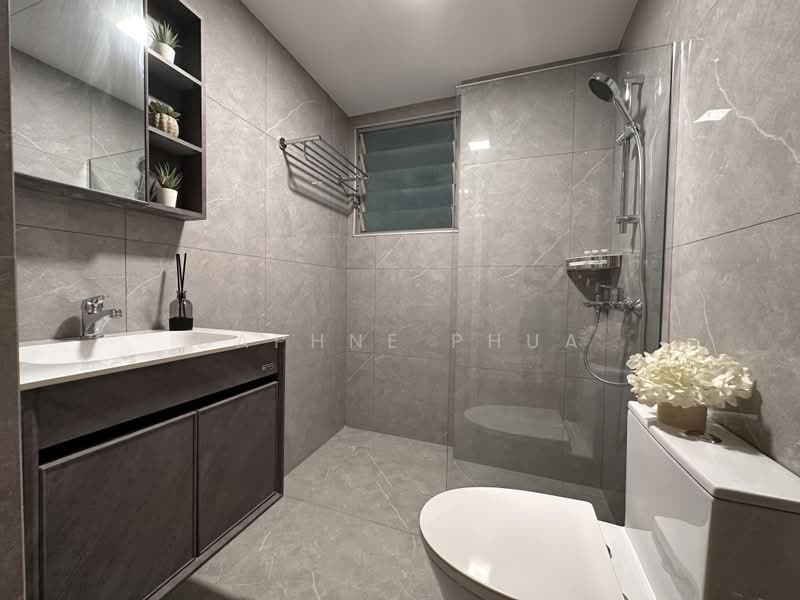 Azalea Park Condo, 6 Flora Road, 3 Bedrooms, 947 sqft, Condominium For Sale, by Daphne Phua, 500226583 - Bathroom - PropertyGuru.com.sg