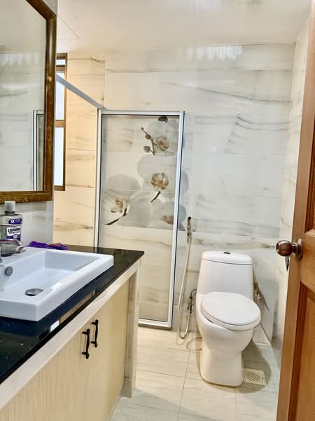 Parkview Apartments, 1 Bukit Batok Street 25, 3 Bedrooms, 1,130 sqft, Apartment For Sale, by Jane Ho, 500226590 - Bathroom - PropertyGuru.com.sg