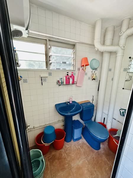 824 Woodlands Street 81, 824 Woodlands Street 81, 3 Bedrooms, 904 sqft, HDB Flat For Rent, by Bryan Wee, 500226614 - Bathroom - PropertyGuru.com.sg