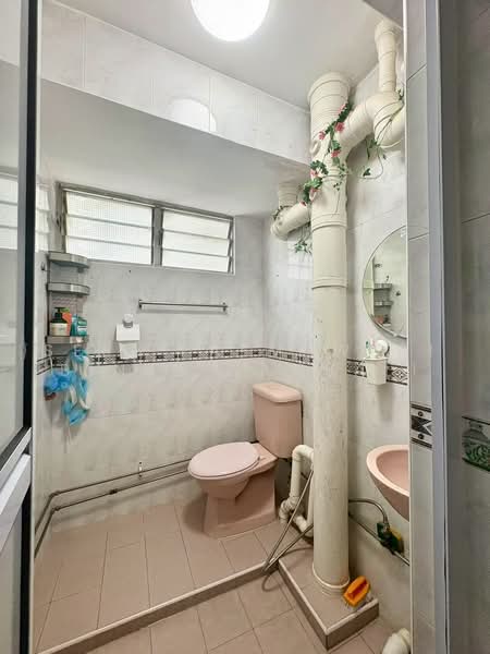 313 Ang Mo Kio Avenue 3, 313 Ang Mo Kio Avenue 3, Ang Mo Kio / Bishan / Thomson, 2 Bedrooms, 785 sqft, HDB Flat For Sale, by Seri Fatmawati Binte Hambali, 500226619 - Bathroom - PropertyGuru.com.sg