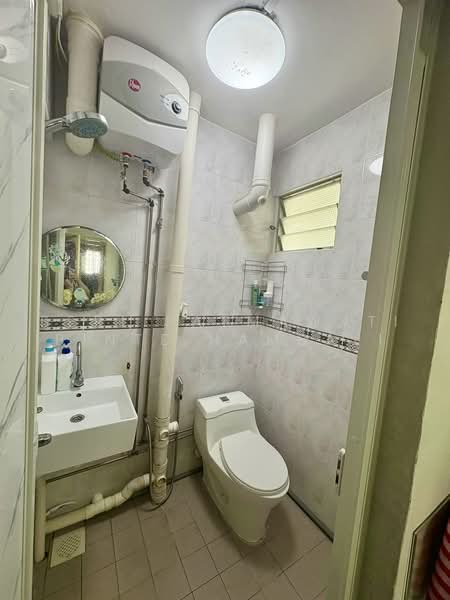 313 Ang Mo Kio Avenue 3, 313 Ang Mo Kio Avenue 3, Ang Mo Kio / Bishan / Thomson, 2 Bedrooms, 785 sqft, HDB Flat For Sale, by Seri Fatmawati Binte Hambali, 500226619 - Bathroom - PropertyGuru.com.sg