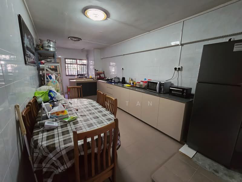 207 Ang Mo Kio Avenue 1, 207 Ang Mo Kio Avenue 1, 3 Bedrooms, 1,044 sqft, HDB Flat For Sale, by Jan Tan, 500226621 - Kitchen - PropertyGuru.com.sg