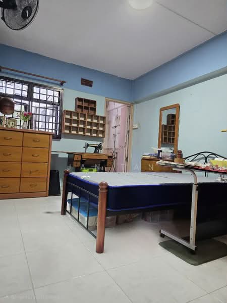 207 Ang Mo Kio Avenue 1, 207 Ang Mo Kio Avenue 1, 3 Bedrooms, 1,044 sqft, HDB Flat For Sale, by Jan Tan, 500226621 - Bedroom - PropertyGuru.com.sg