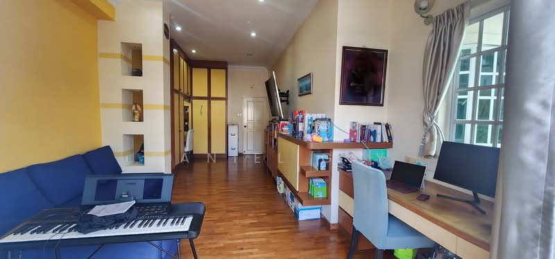 Seletar Gardens, , 4 Bedrooms, 3,200 sqft, Corner Terrace For Sale, by Daniel Gay, 500226624 - Spacious common bedroom with balcony - PropertyGuru.com.sg