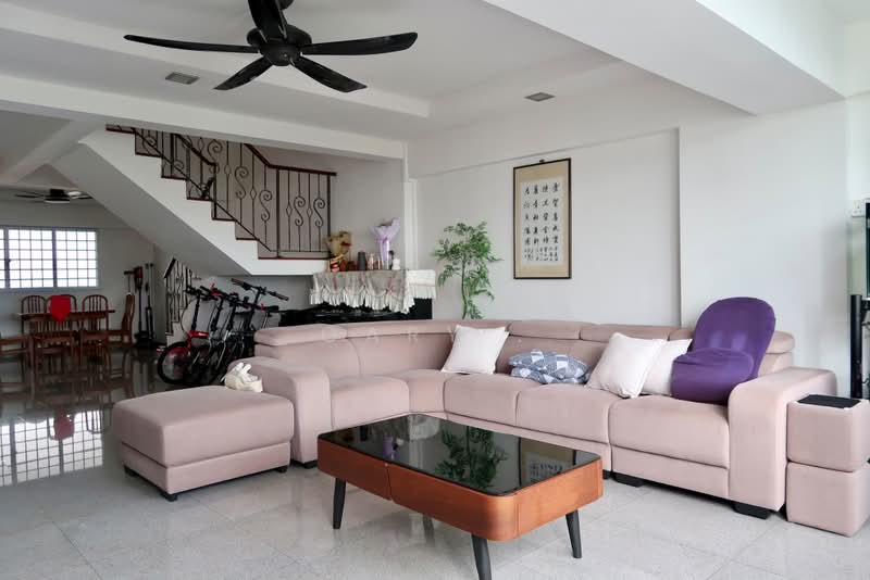 1km to Rulang, Mins to Lakeside MRT, Huge Undervalue HDB, , 3 Bedrooms, 1,604 sqft, HDB Flat For Sale, by Gary ., 500226628 - Living Room - PropertyGuru.com.sg