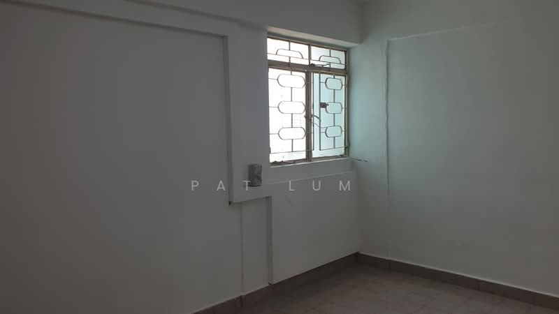135 Bedok North Street 2, 135 Bedok North Street 2, 3 Bedrooms, 990 sqft, HDB Flat For Sale, by Pat Lum, 500226633 - Common Bedroom - PropertyGuru.com.sg