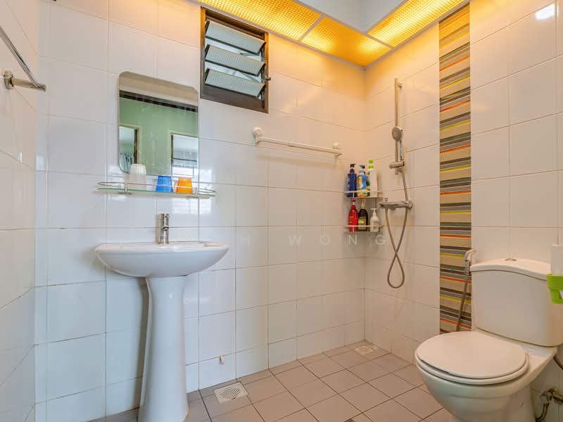 550B Segar Road, 550B Segar Road, Dairy Farm / Bukit Panjang / Choa Chu Kang, 3 Bedrooms, 990 sqft, HDB Flat For Sale, by Zach Wong, 500226635 - Bathroom - PropertyGuru.com.sg