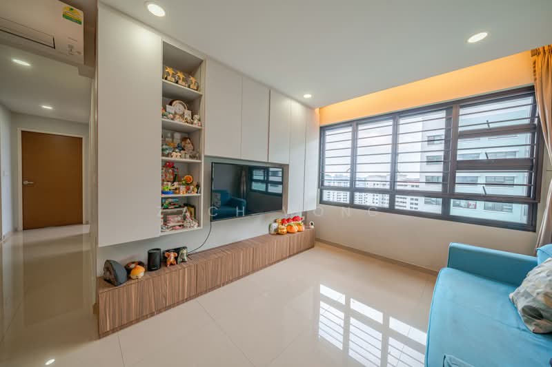 550B Segar Road, 550B Segar Road, Dairy Farm / Bukit Panjang / Choa Chu Kang, 3 Bedrooms, 990 sqft, HDB Flat For Sale, by Zach Wong, 500226635 - Living Room - PropertyGuru.com.sg