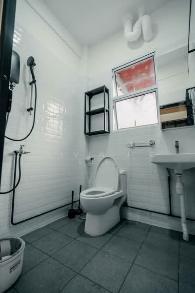 Eng Aun Mansion, 314 - 314C Thomson Road, Room Rental, 107 sqft, Walk-up Apartment For Rent, by Kelvin J.C Lee, 500226656 - Bathroom - PropertyGuru.com.sg