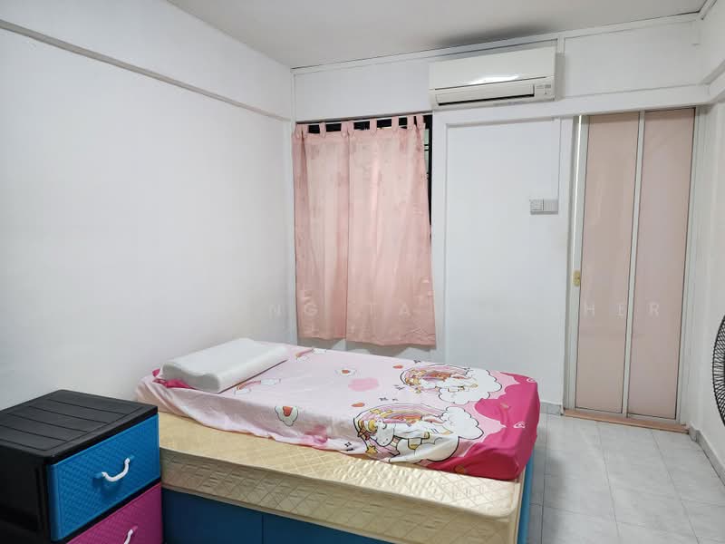607 Ang Mo Kio ave 4, , 2 Bedrooms, 732 sqft, HDB Flat For Sale, by Lee Yoong Tai Esther, 500226661 - Bedroom - PropertyGuru.com.sg