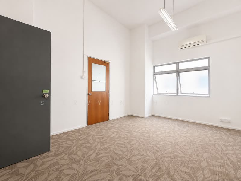 Bright, High-Ceiling Office with Flexible Open Layout I Macpherson Vicinity, Eunos / Geylang / Paya Lebar, 1,550 sqft, Light Industrial (B1) For Rent, by Sherwynn Chong, 500226674 - Interior - CommercialGuru.com.sg