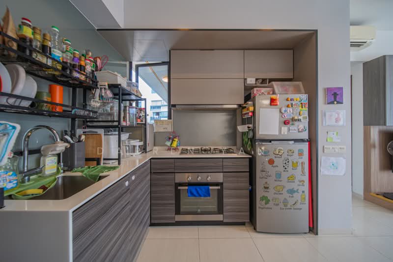 D'Nest, 131 Pasir Ris Grove, 2 Bedrooms, 753 sqft, Condominium For Sale, by Darren Yang, 500226679 - Kitchen - PropertyGuru.com.sg