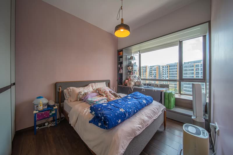 D'Nest, 131 Pasir Ris Grove, 2 Bedrooms, 753 sqft, Condominium For Sale, by Darren Yang, 500226679 - Master Bedroom - PropertyGuru.com.sg