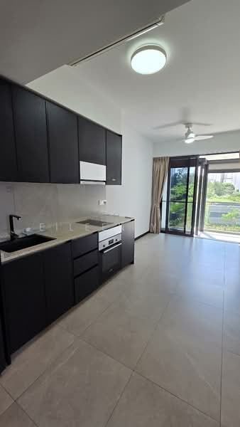 Bukit 828, 828 Upper Bukit Timah Road, 2 Bedrooms, 635 sqft, Condominium For Rent, by Eileen Yeo, 500226680 - Living & Kitchen - PropertyGuru.com.sg