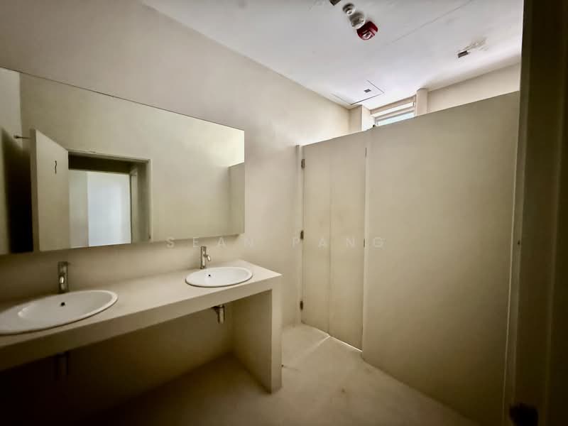 Wellness Space @ Prime Raffles Place | Near MRT Entrance | Rarely Available, , 4,270 sqft, Other Retail For Rent, by Sean Pang, 500226696 - Bathroom - CommercialGuru.com.sg