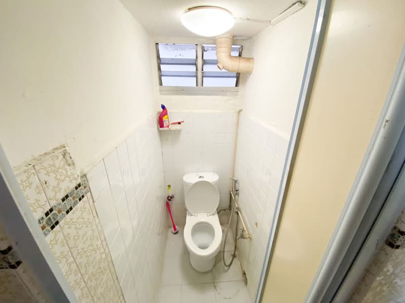32 Marine Crescent, 32 Marine Crescent, 2 Bedrooms, 70 sqft, HDB Flat For Rent, by Chester Kay, 500226713 - Bathroom - PropertyGuru.com.sg