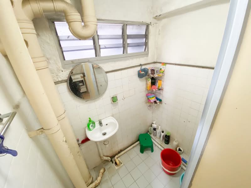 32 Marine Crescent, 32 Marine Crescent, 2 Bedrooms, 70 sqft, HDB Flat For Rent, by Chester Kay, 500226713 - Bathroom - PropertyGuru.com.sg
