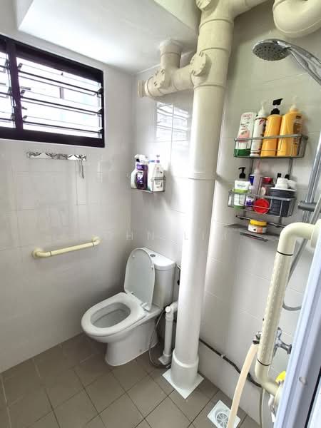 102 Jalan Rajah, 102 Jalan Rajah, 3 Bedrooms, 1,012 sqft, HDB Flat For Sale, by John Lim, 500226728 - Common bathroom - PropertyGuru.com.sg
