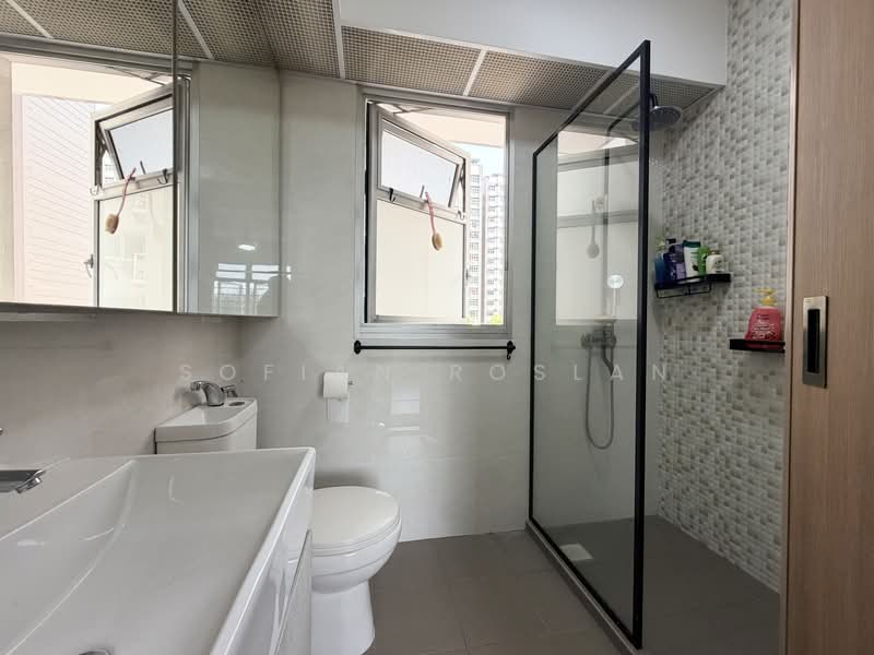 228A Punggol Field, 228A Punggol Field, 3 Bedrooms, 1,033 sqft, HDB Flat For Sale, by Sofian Roslan, 500226827 - Bathroom - PropertyGuru.com.sg