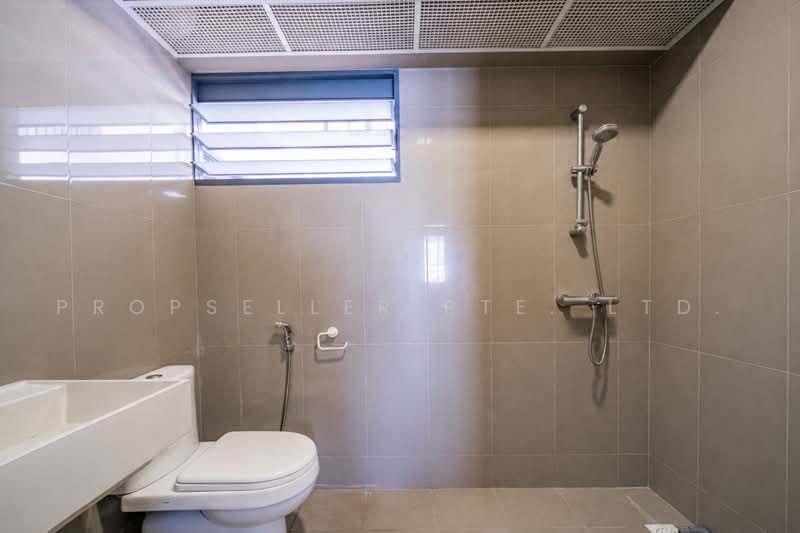308C Punggol Walk, 308C Punggol Walk, 3 Bedrooms, 990 sqft, HDB Flat For Sale, by JOHN YEO, 500226832 - Bathroom - PropertyGuru.com.sg