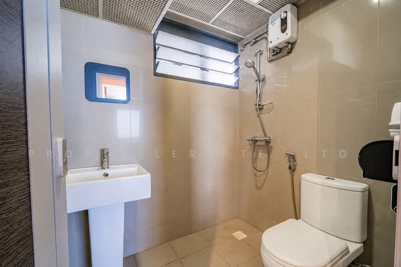 308C Punggol Walk, 308C Punggol Walk, 3 Bedrooms, 990 sqft, HDB Flat For Sale, by JOHN YEO, 500226832 - Bathroom - PropertyGuru.com.sg