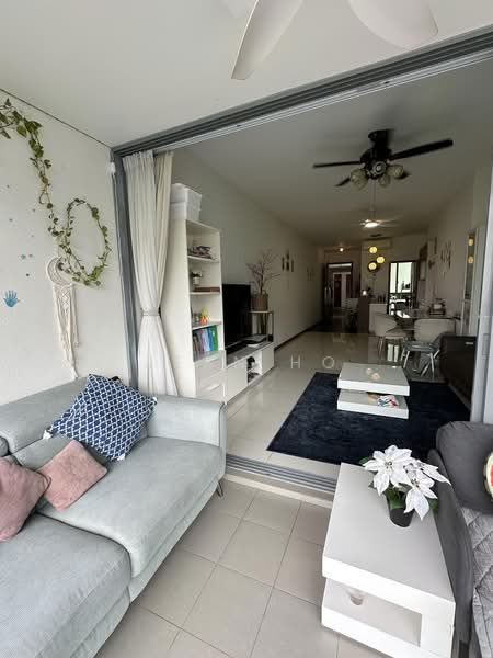 Double Bay Residences, 19B Simei Street 4, 3 Bedrooms, 1,367 sqft, Condominium For Sale, by Jean Ho, 500226856 - Living Room - PropertyGuru.com.sg